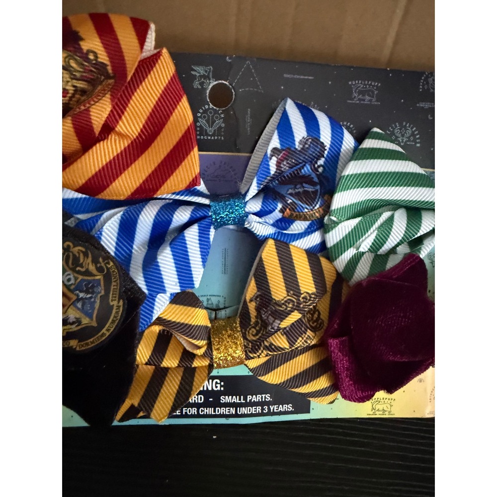 Harry Potter Hair Bows Set 6pc Hogwarts House Crests Platform 9 3/4 Clips NEW - Picture 3 of 5